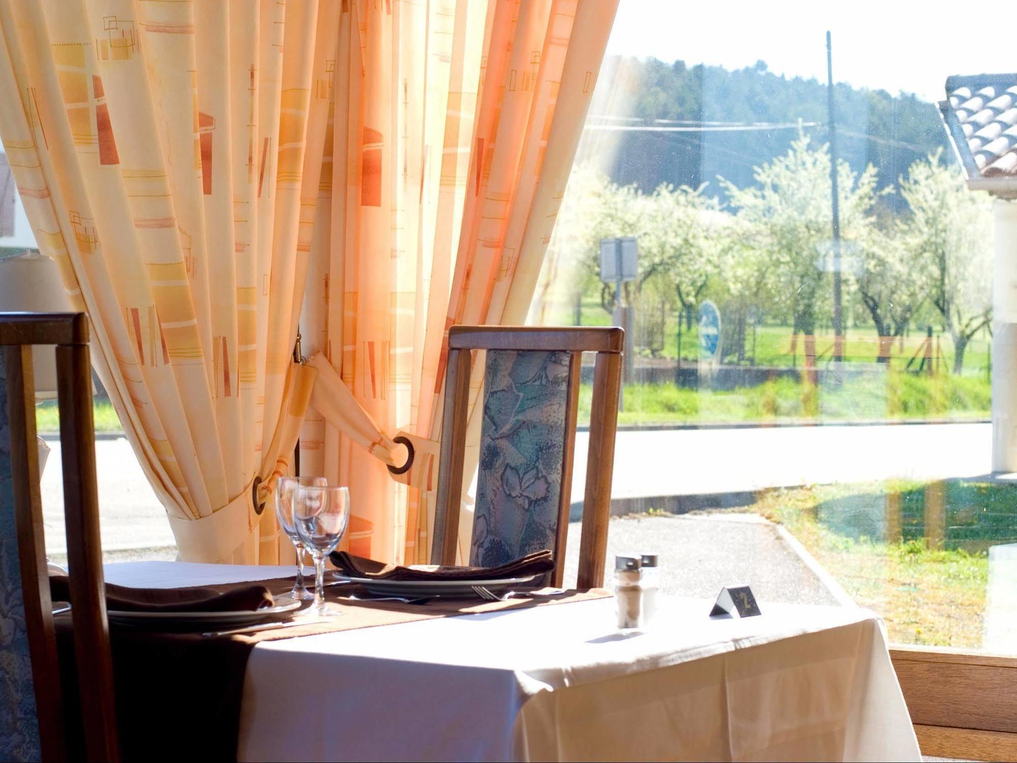 Logis Le Relais De Vacherauville Eksteriør bilde